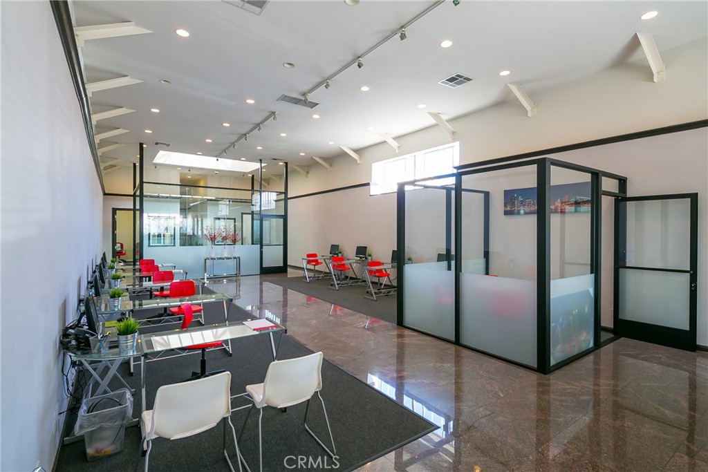 220 S Myrtle Avenue Property Photo 4