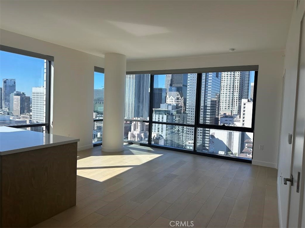 400 S Broadway 2710 Property Photo 1