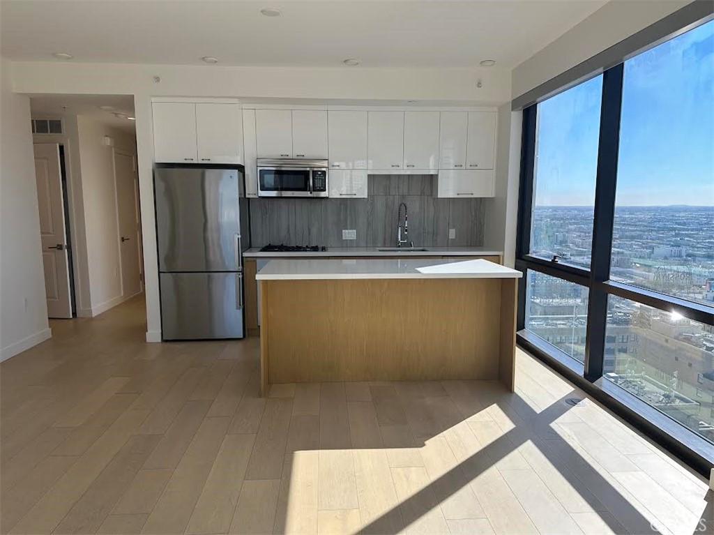 400 S Broadway 2710 Property Photo 2