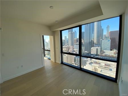 400 S Broadway 2710 Property Photo 4