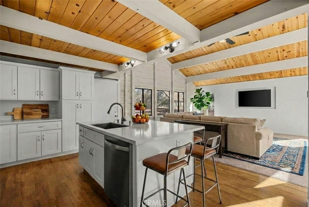 1000 Eagle Property Photo 2