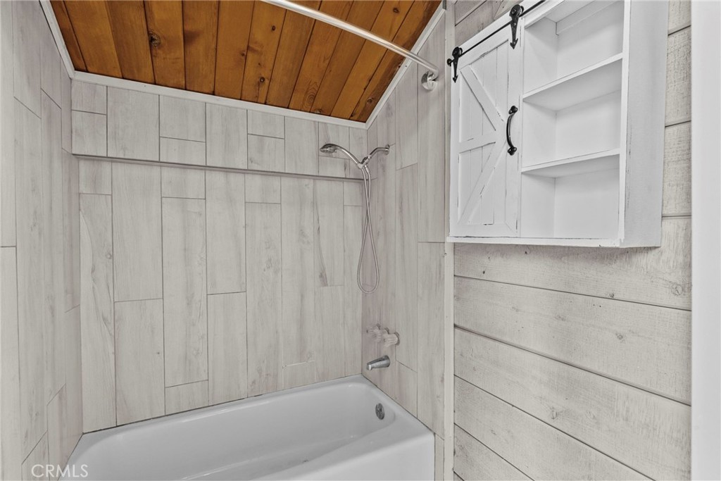 1000 Eagle Property Photo 29