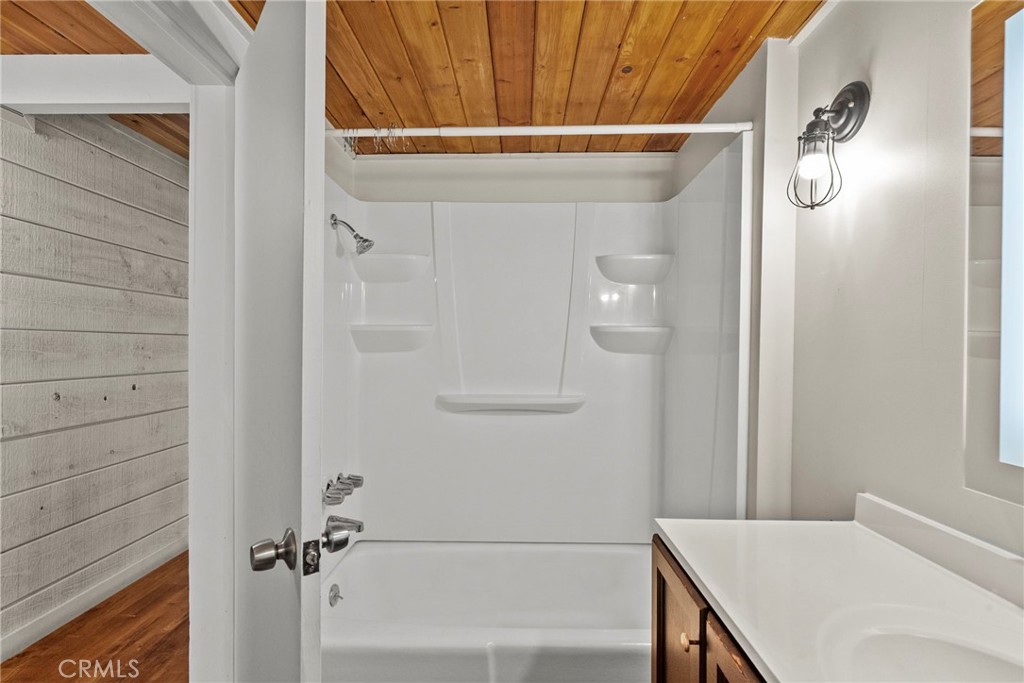 1000 Eagle Property Photo 37