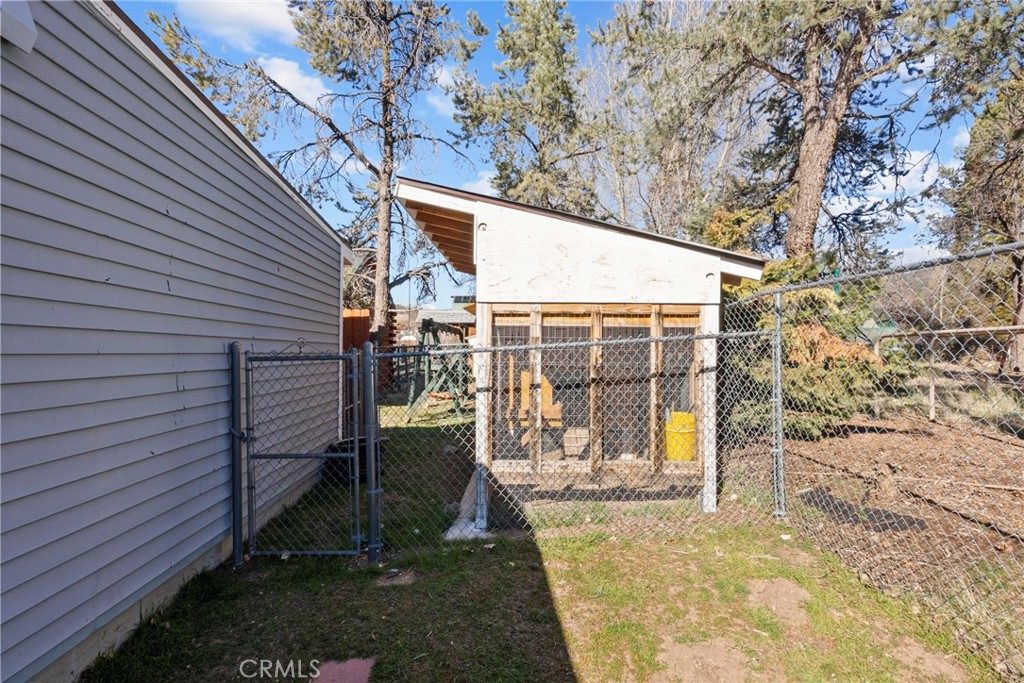 1000 Eagle Property Photo 45