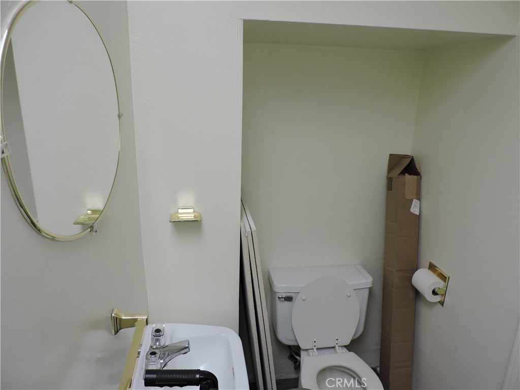 3527 W Beverly Boulevard Property Photo 10