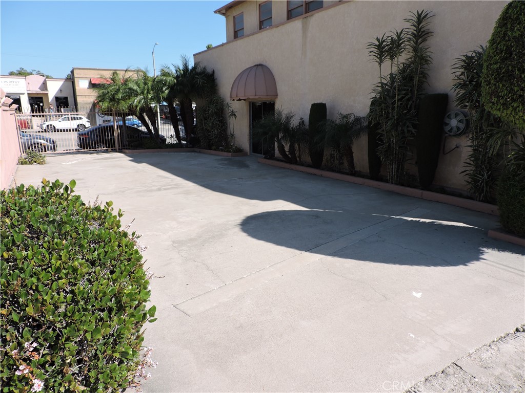 3527 W Beverly Boulevard Property Photo 19