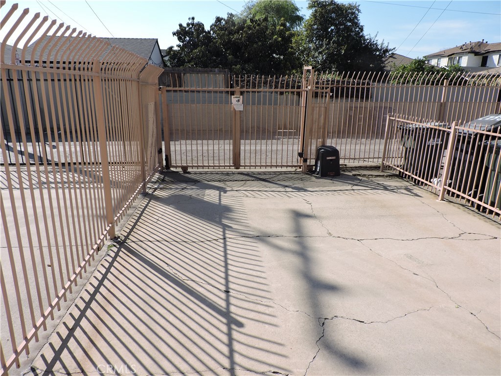 3527 W Beverly Boulevard Property Photo 23