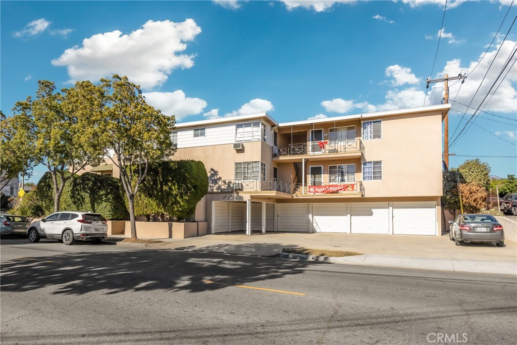 1515 W Commonwealth Avenue Property Photo 1