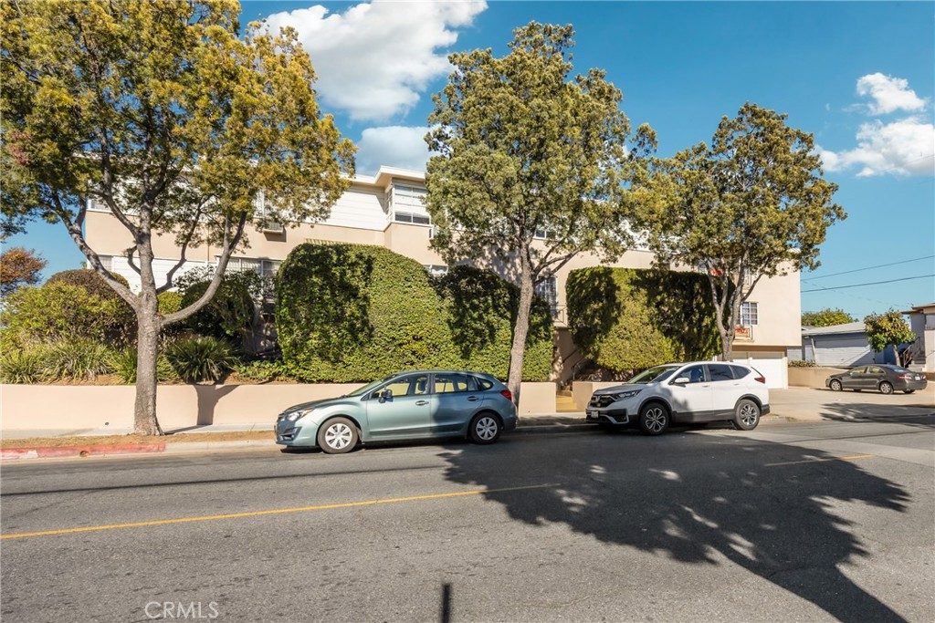 1515 W Commonwealth Avenue Property Photo 3