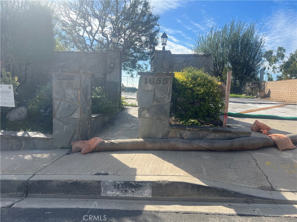 1055 Las Pulgas Property Photo 1
