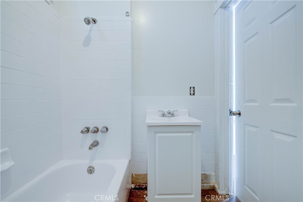 458 W Vernon Property Photo 8