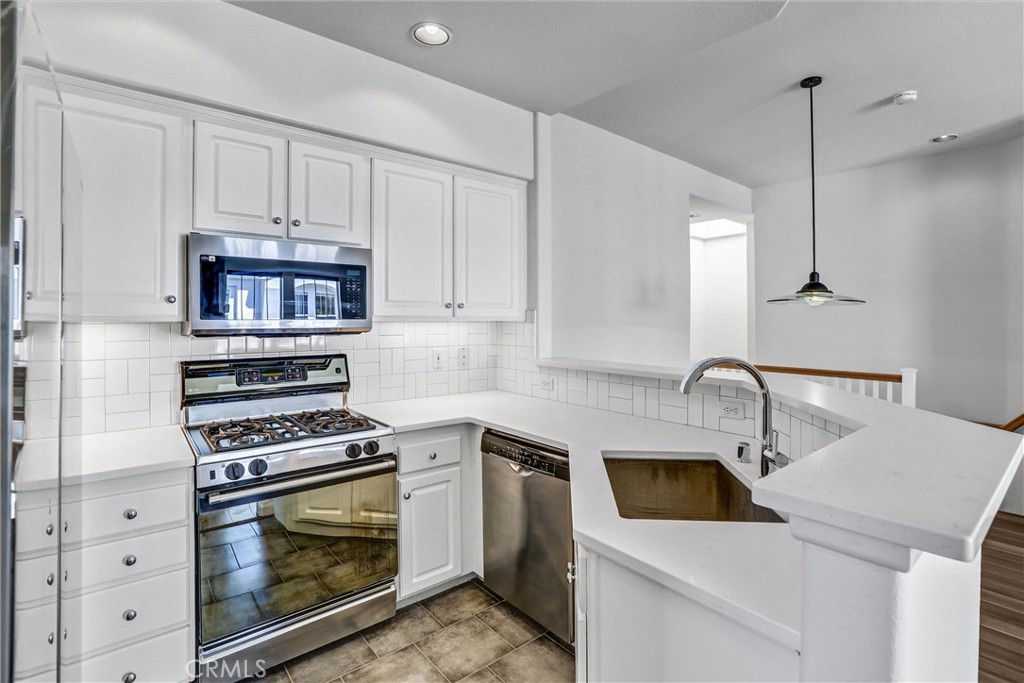 7673 Hazard Center Property Photo 15