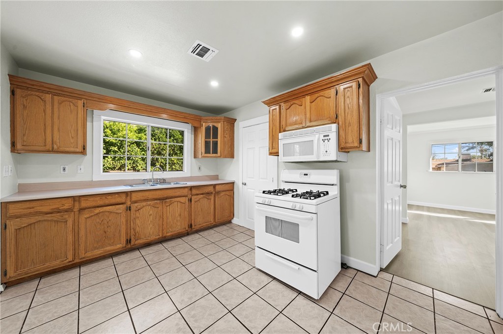 3328 Milton Street Property Photo 10