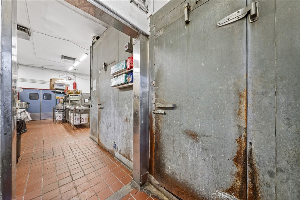 14010 Ventura Boulevard Property Photo 13