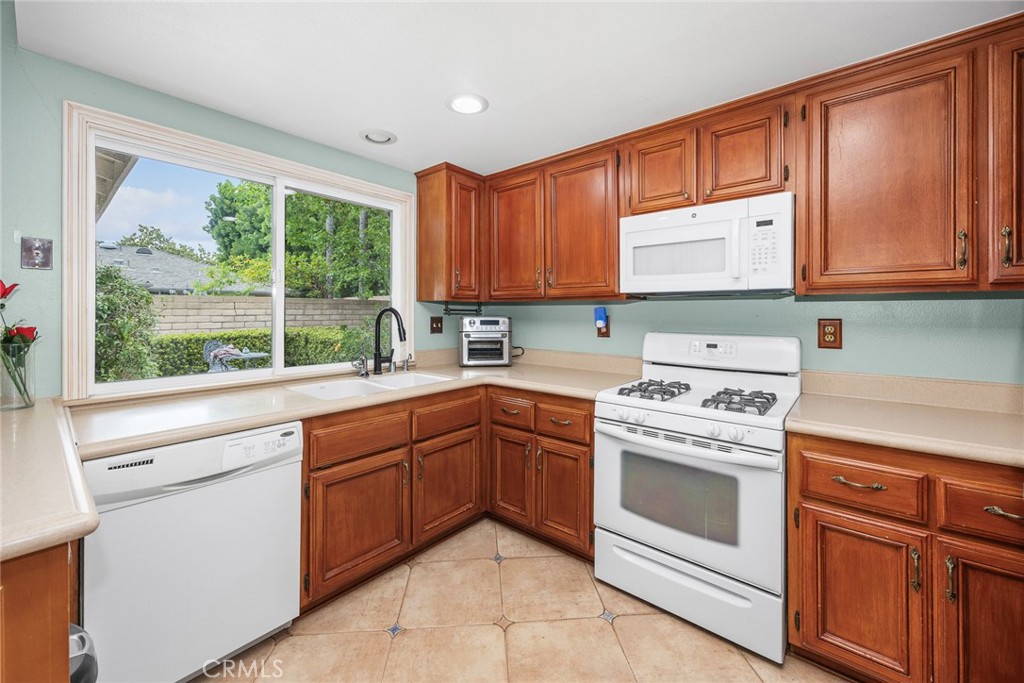 2047 E Fern Drive Property Photo 12