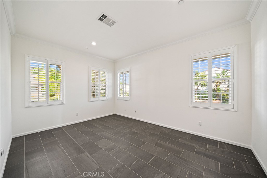 702 E Lemon Swirl Property Photo 6