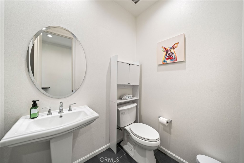 702 E Lemon Swirl Property Photo 8