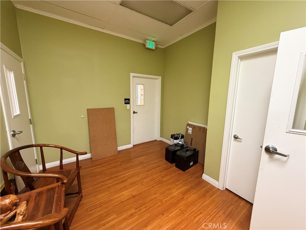 114 E Live Oak Property Photo 4