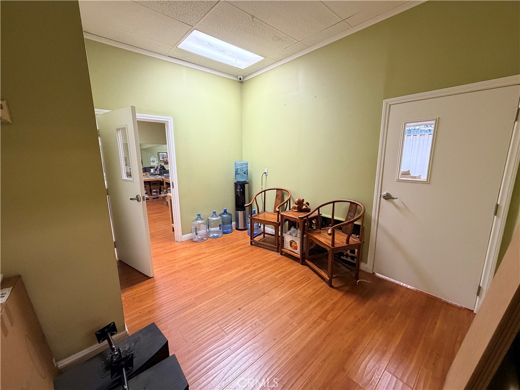 114 E Live Oak Property Photo 6