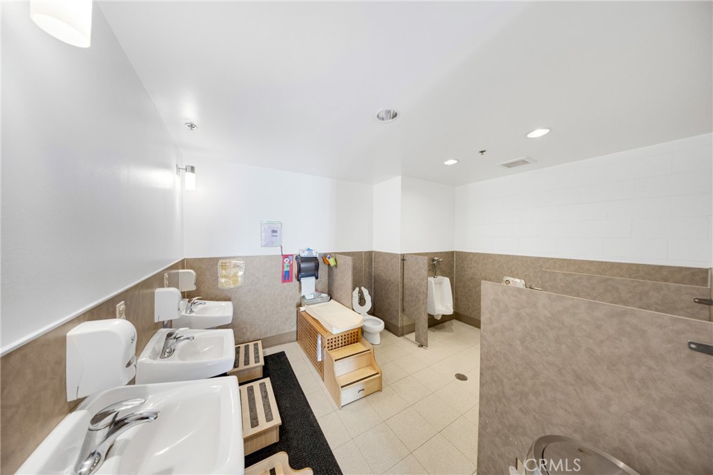 1124 Mission Property Photo 33