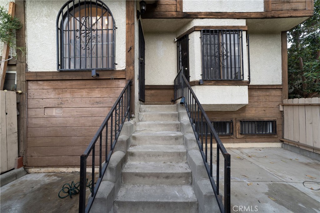 438 E Newmark Avenue A Property Photo 2