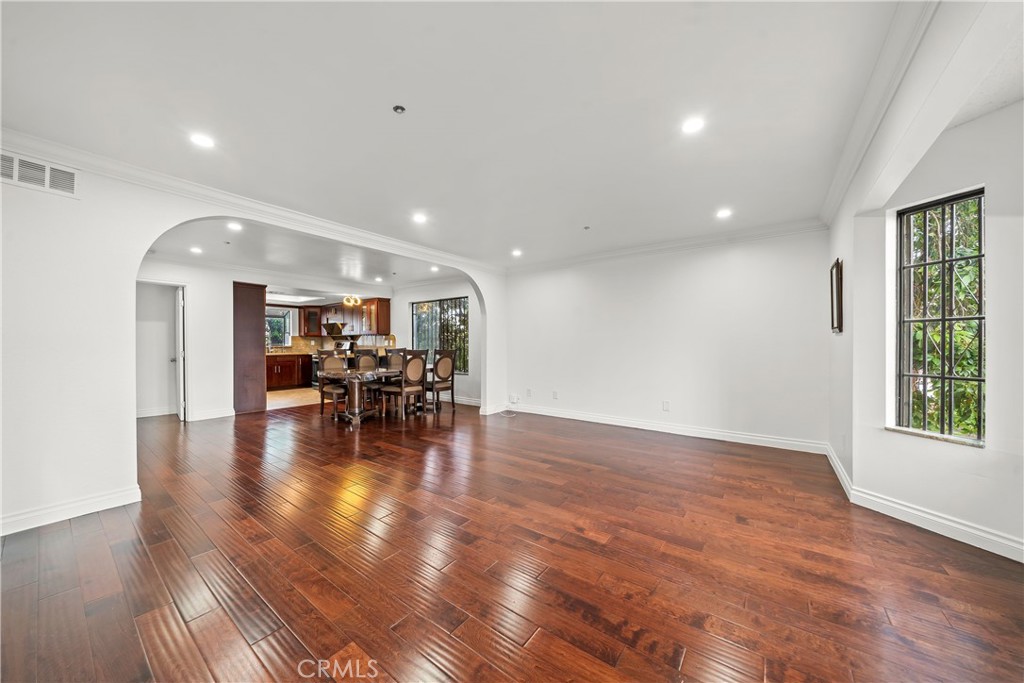 438 E Newmark Avenue A Property Photo 5