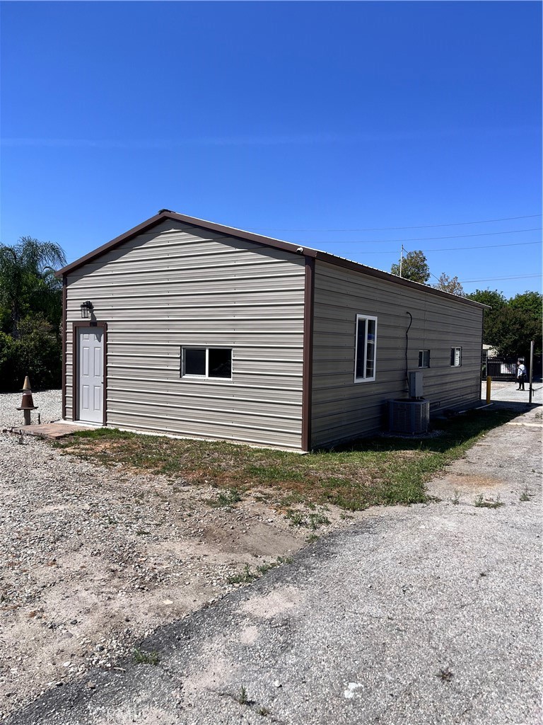 740 N Amelia Avenue Property Photo 10