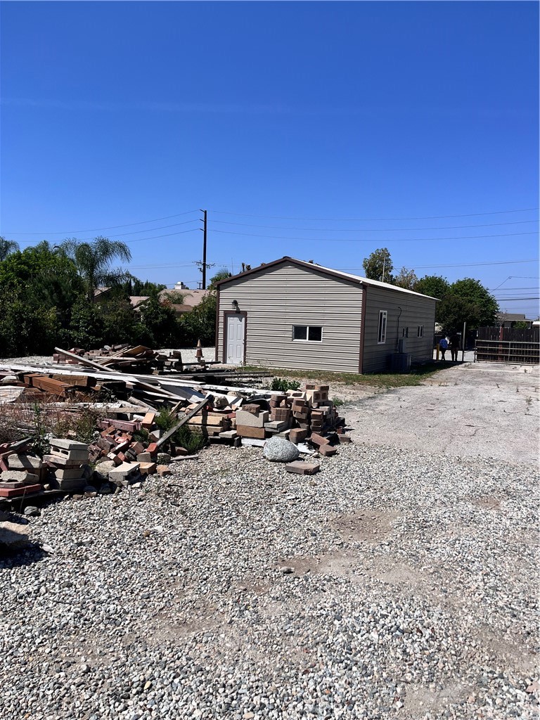 740 N Amelia Avenue Property Photo 11