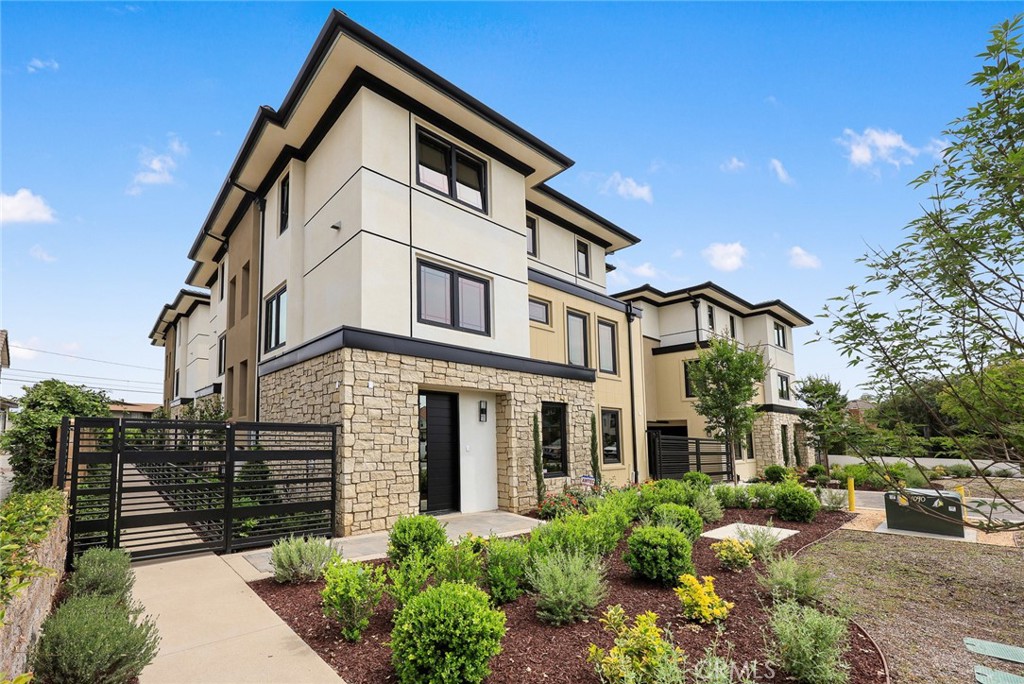 826 Sunset Boulevard A Property Photo 4
