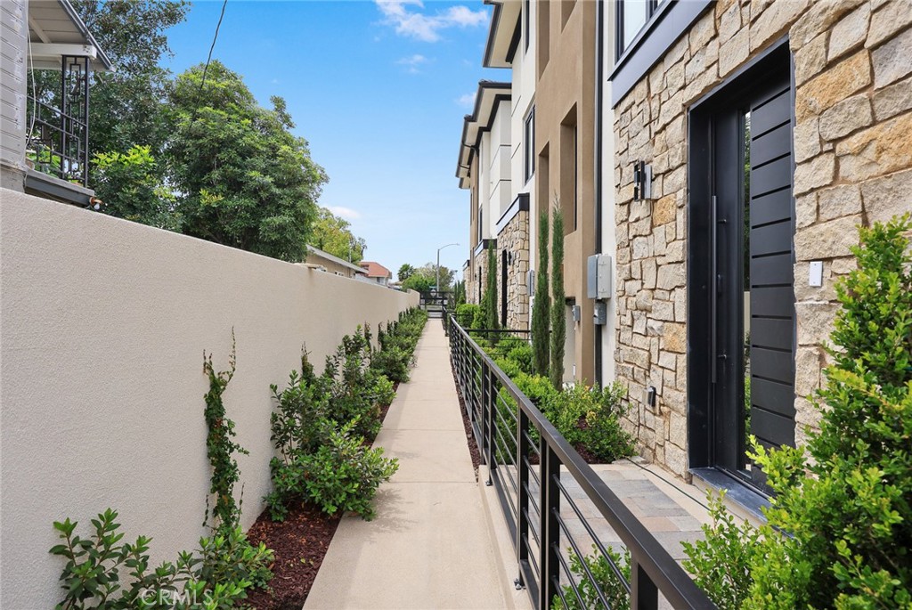 826 Sunset Boulevard B Property Photo 39