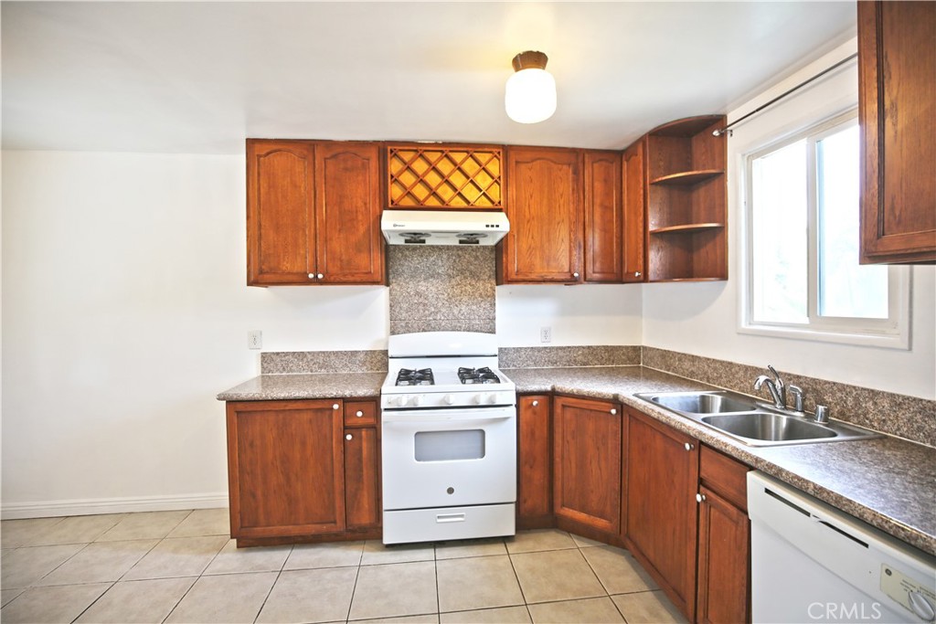 1211 S 10th Avenue Property Photo 4