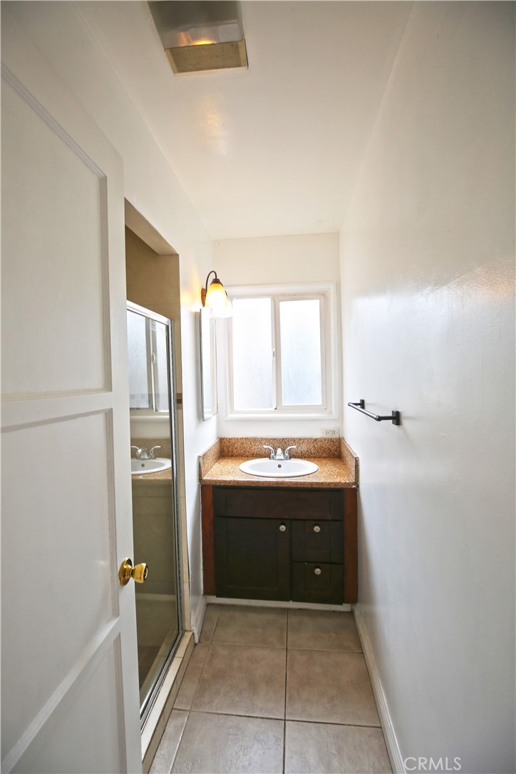 1211 S 10th Avenue Property Photo 8
