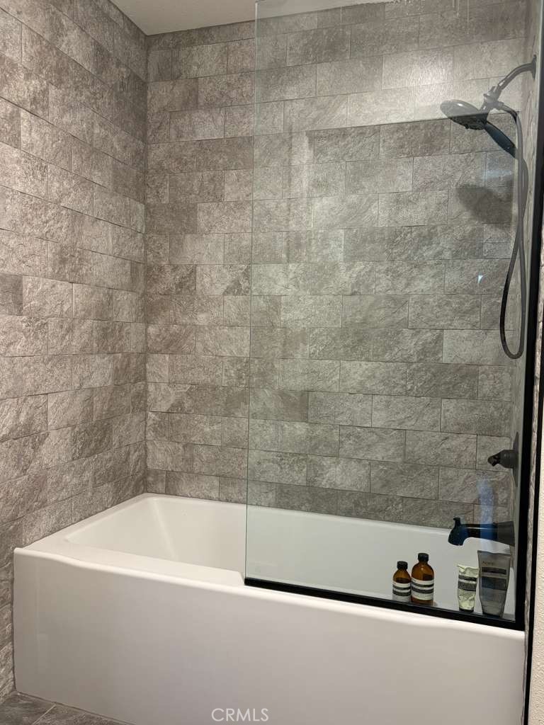 286 N Madison 404 Property Photo 10