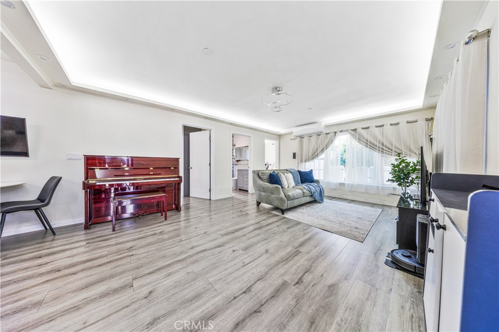 159 W Glendon Way Property Photo 20
