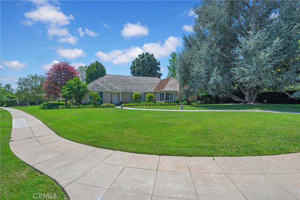 2170 Lombardy Property Photo 3