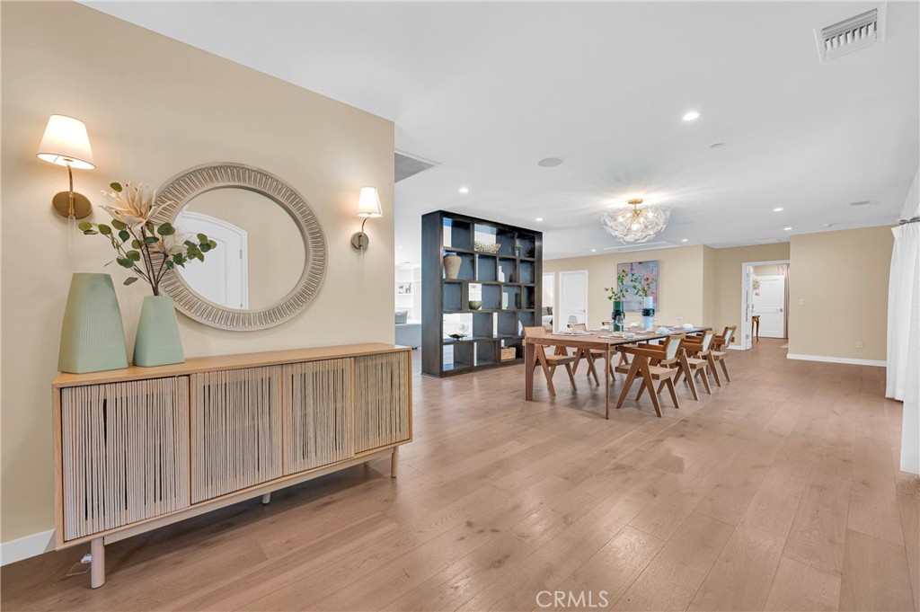 2170 Lombardy Property Photo 4
