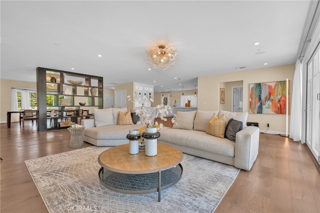2170 Lombardy Property Photo 6