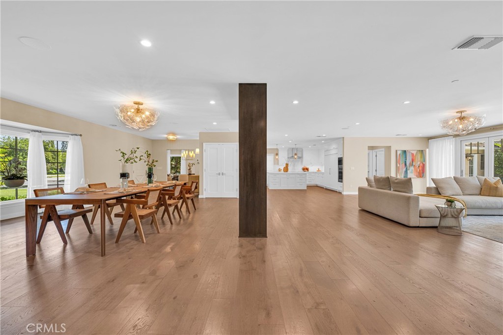 2170 Lombardy Property Photo 8