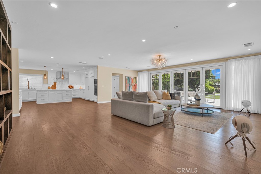 2170 Lombardy Property Photo 11