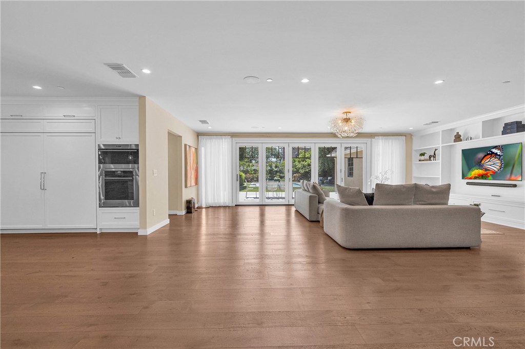 2170 Lombardy Property Photo 12
