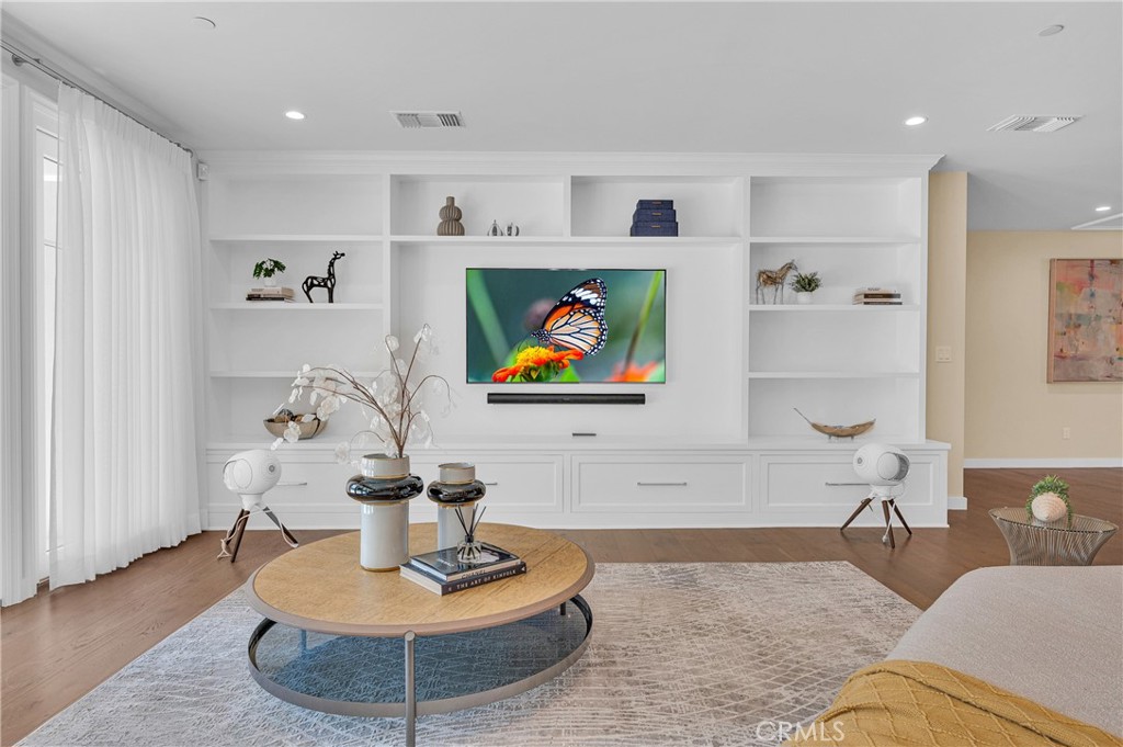 2170 Lombardy Property Photo 14