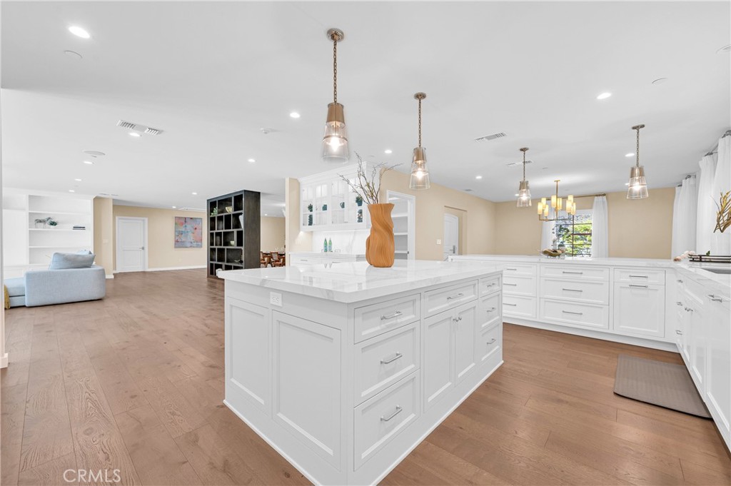 2170 Lombardy Property Photo 16