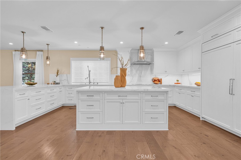2170 Lombardy Property Photo 17