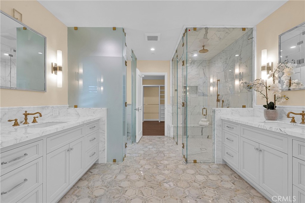 2170 Lombardy Property Photo 28