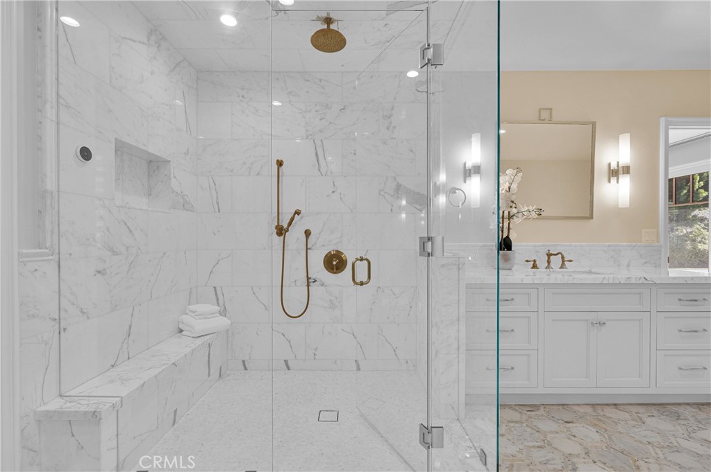 2170 Lombardy Property Photo 29