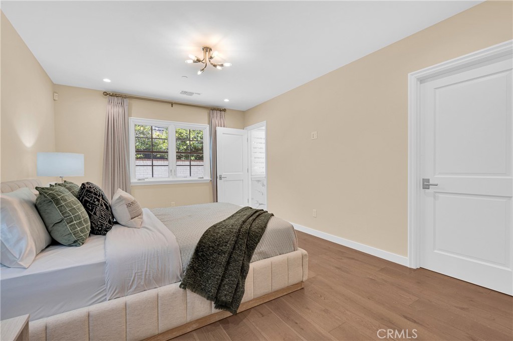 2170 Lombardy Property Photo 31