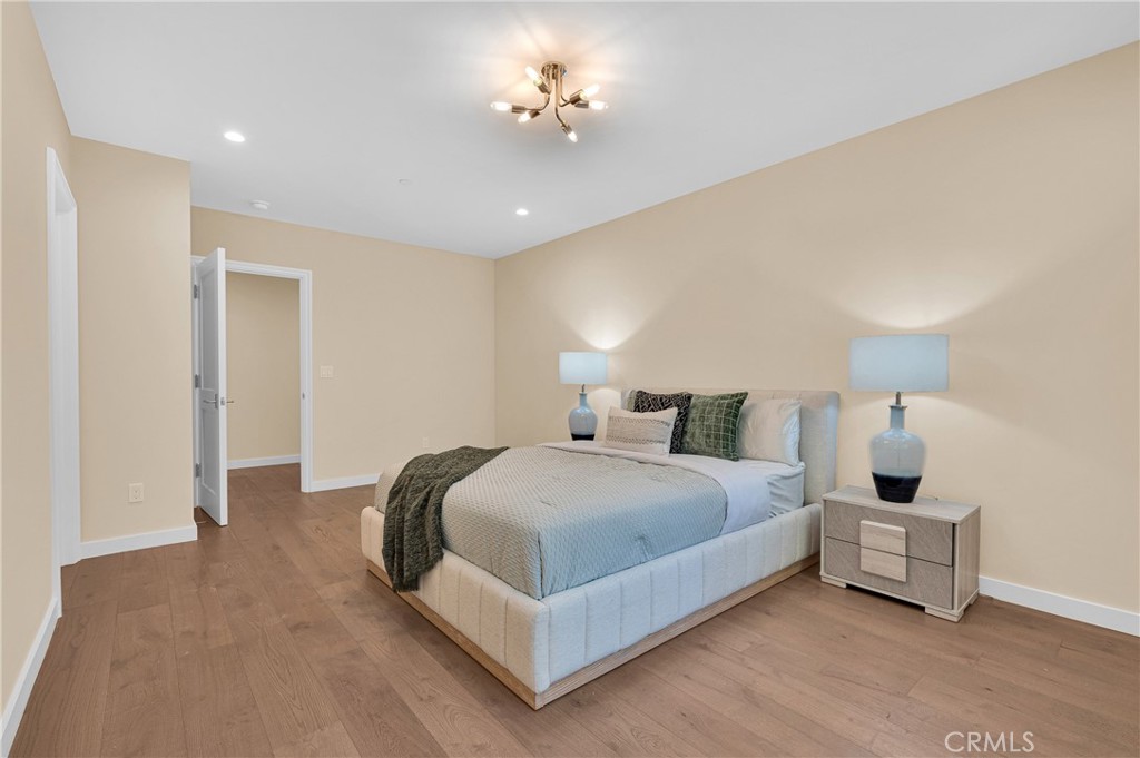 2170 Lombardy Property Photo 32