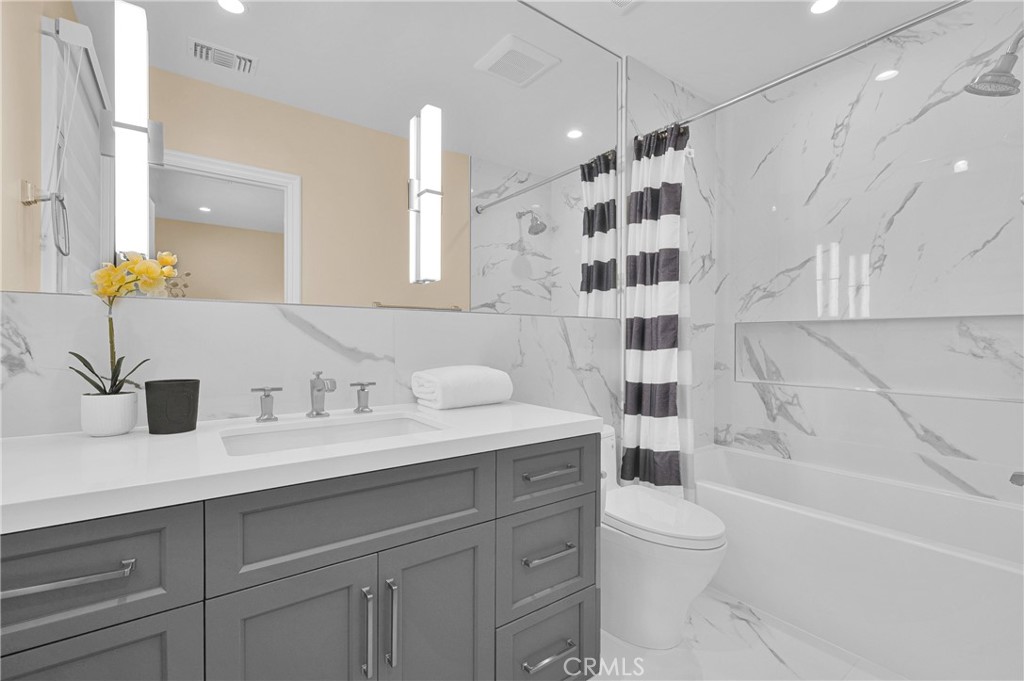 2170 Lombardy Property Photo 33