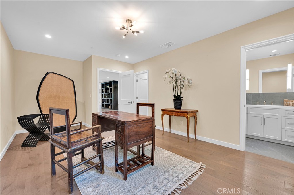 2170 Lombardy Property Photo 34