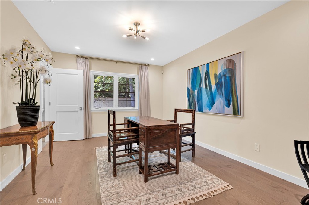 2170 Lombardy Property Photo 35